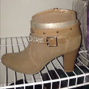 heeled boots